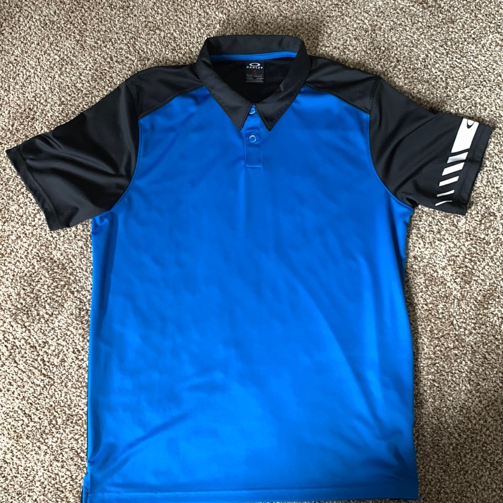 Blue/black Oakley golf polo size M.  Excellent condition